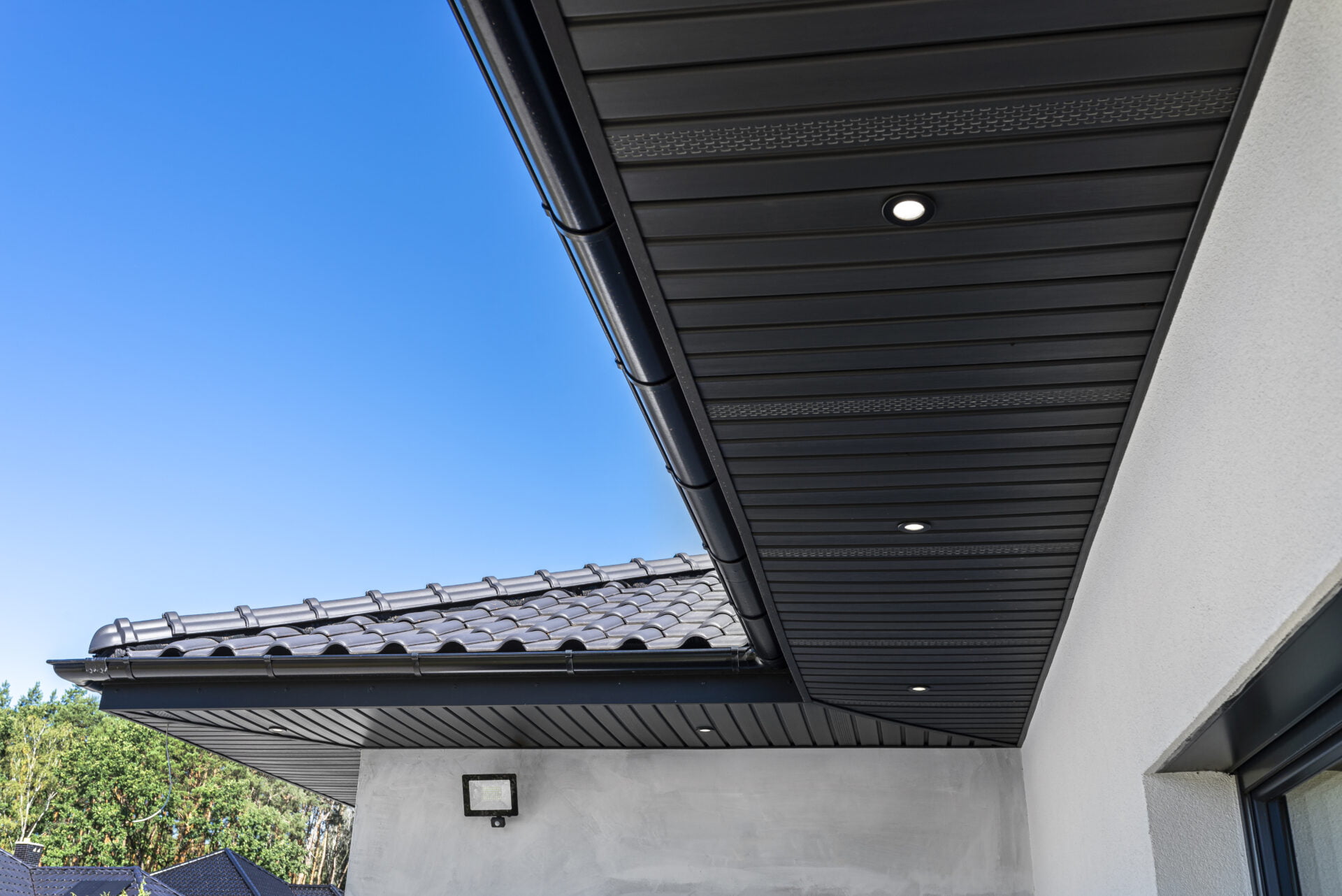 what are the signs that fascia soffit need repair